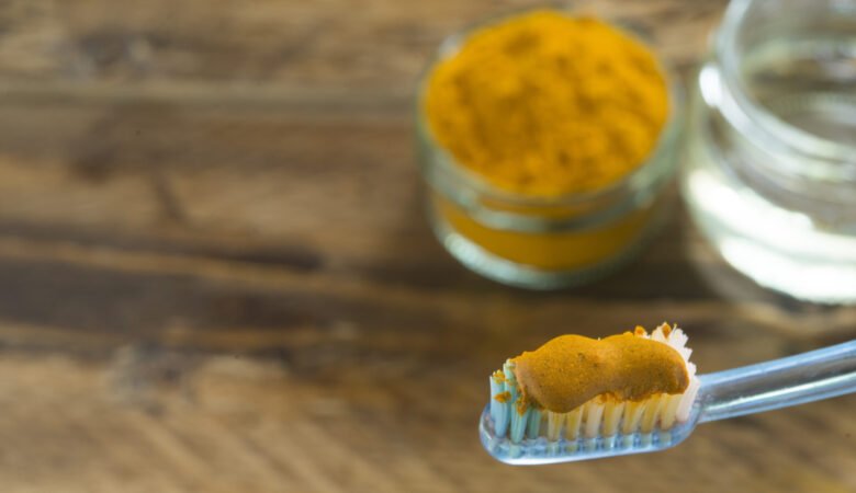 آیا می‌توان از زردچوبه برای سفید کردن دندان‌ها استفاده کرد؟