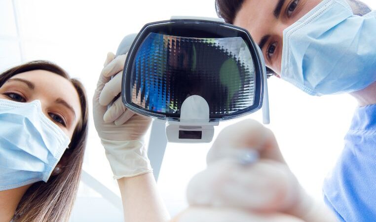 تفاوت دندانپزشک و ارتودنتیست چیست؟