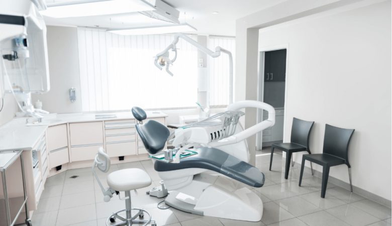 کلینیک‌های دندانپزشکی و دندانپزشکان ایرانی در دبی