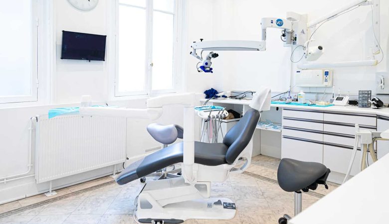 کلینیک‌های دندانپزشکی و دندانپزشکان ایرانی در پاریس