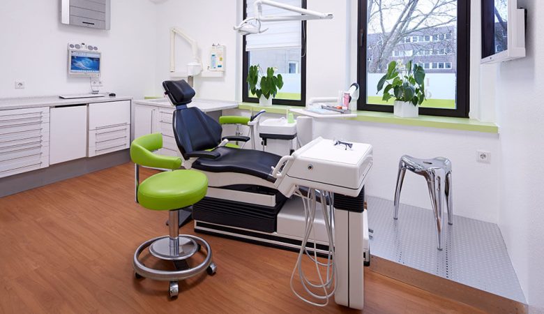 کلینیک‌های دندانپزشکی و دندانپزشکان ایرانی در کلن